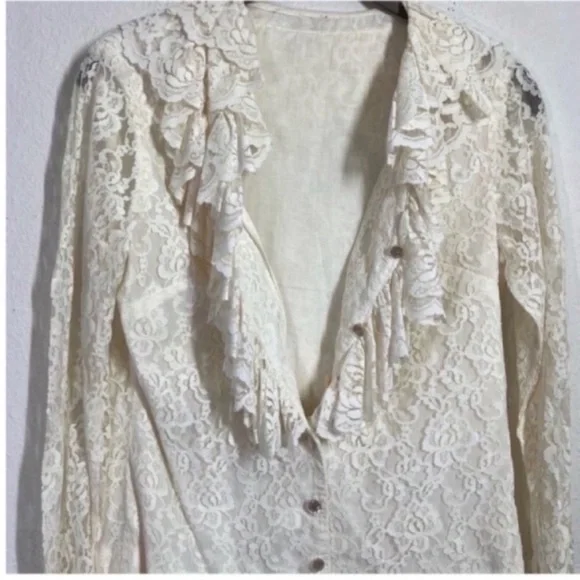 Vintage Ruffle lace blouse - Picture 2 of 9